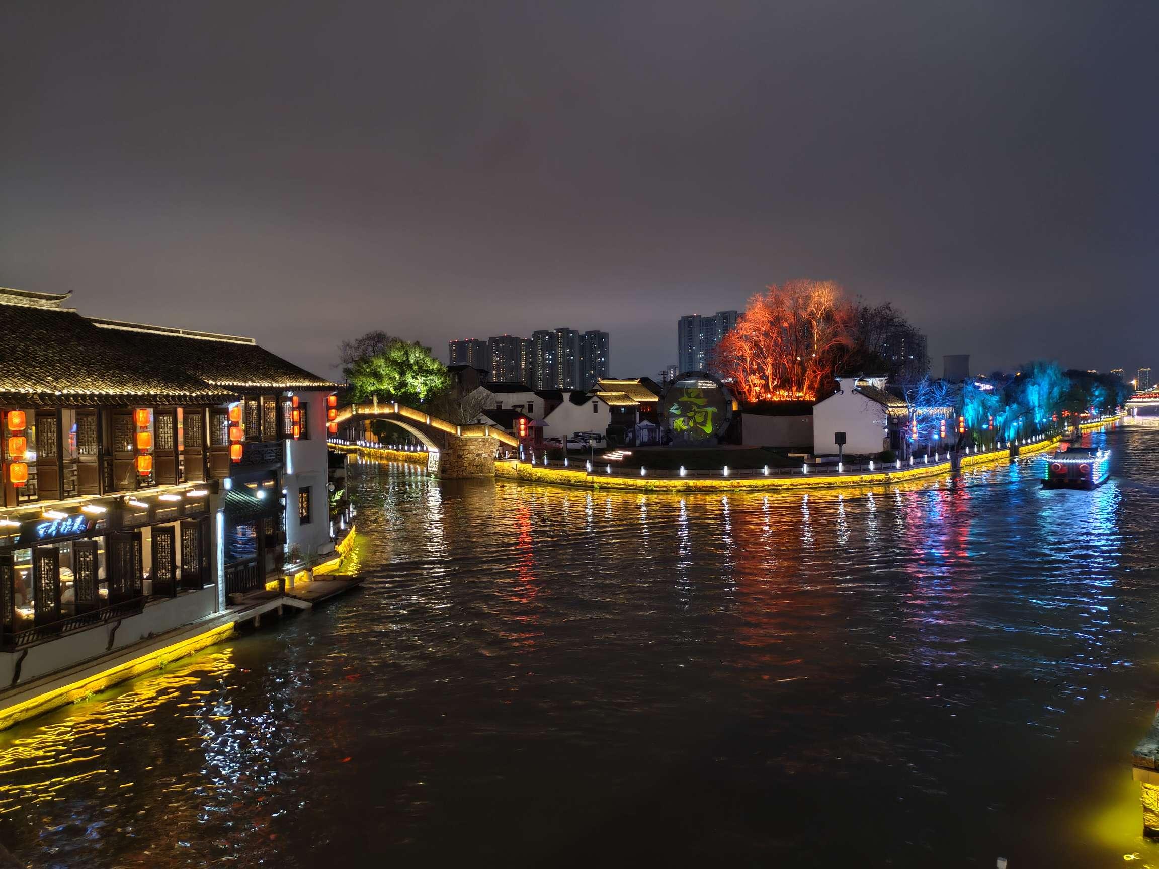 变成了一条狗 的想法: #镜头下的城市 晚安,深夜中这个城市,就像盛装狂欢之后的安静 - 知乎
