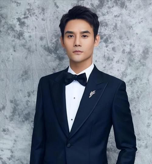 万象 的想法: 演员王凯,首度回应