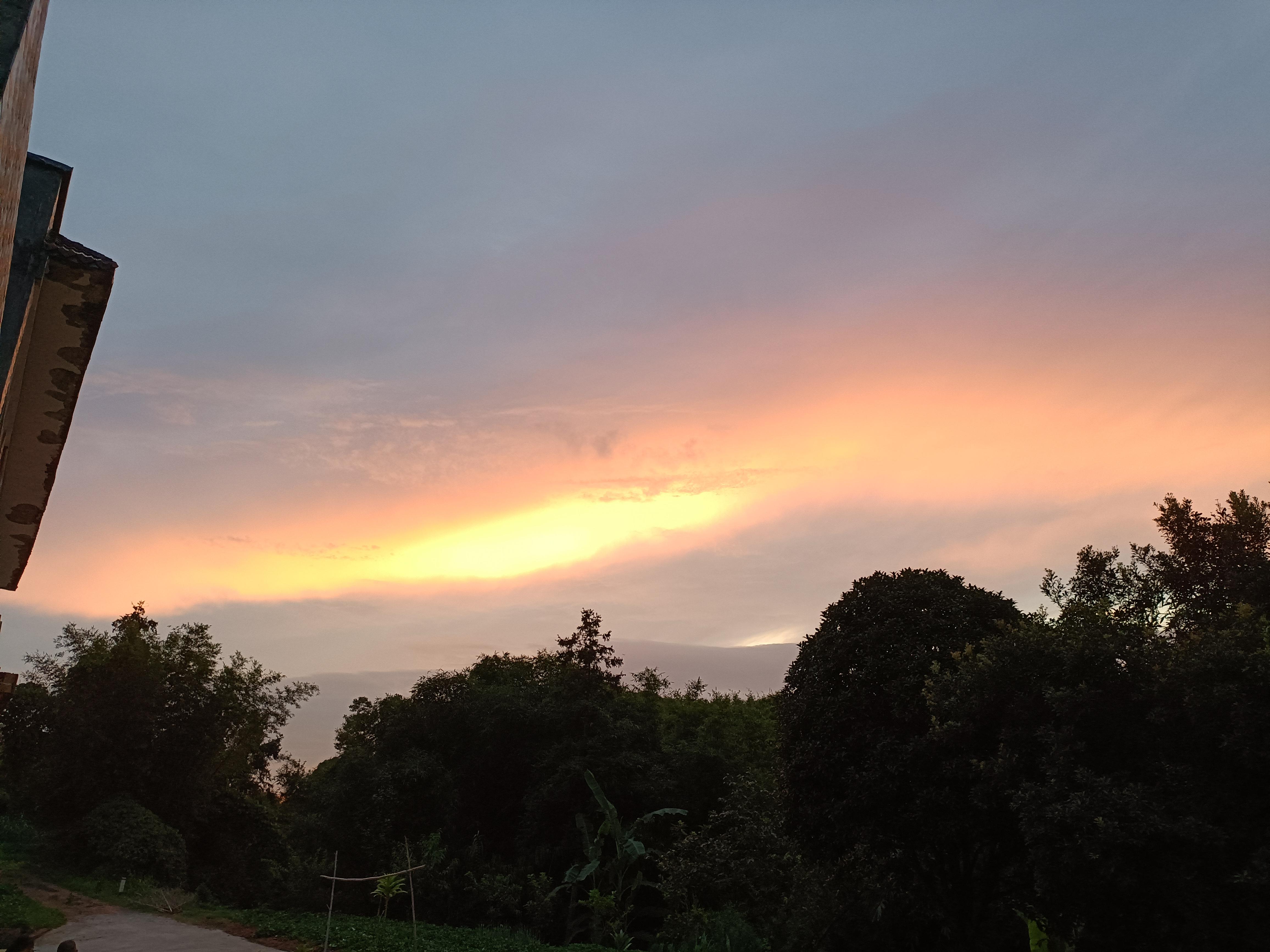 的想法: 夏季晚霞 | 98地点:家 br>74时间:今年夏天的傍晚 br>