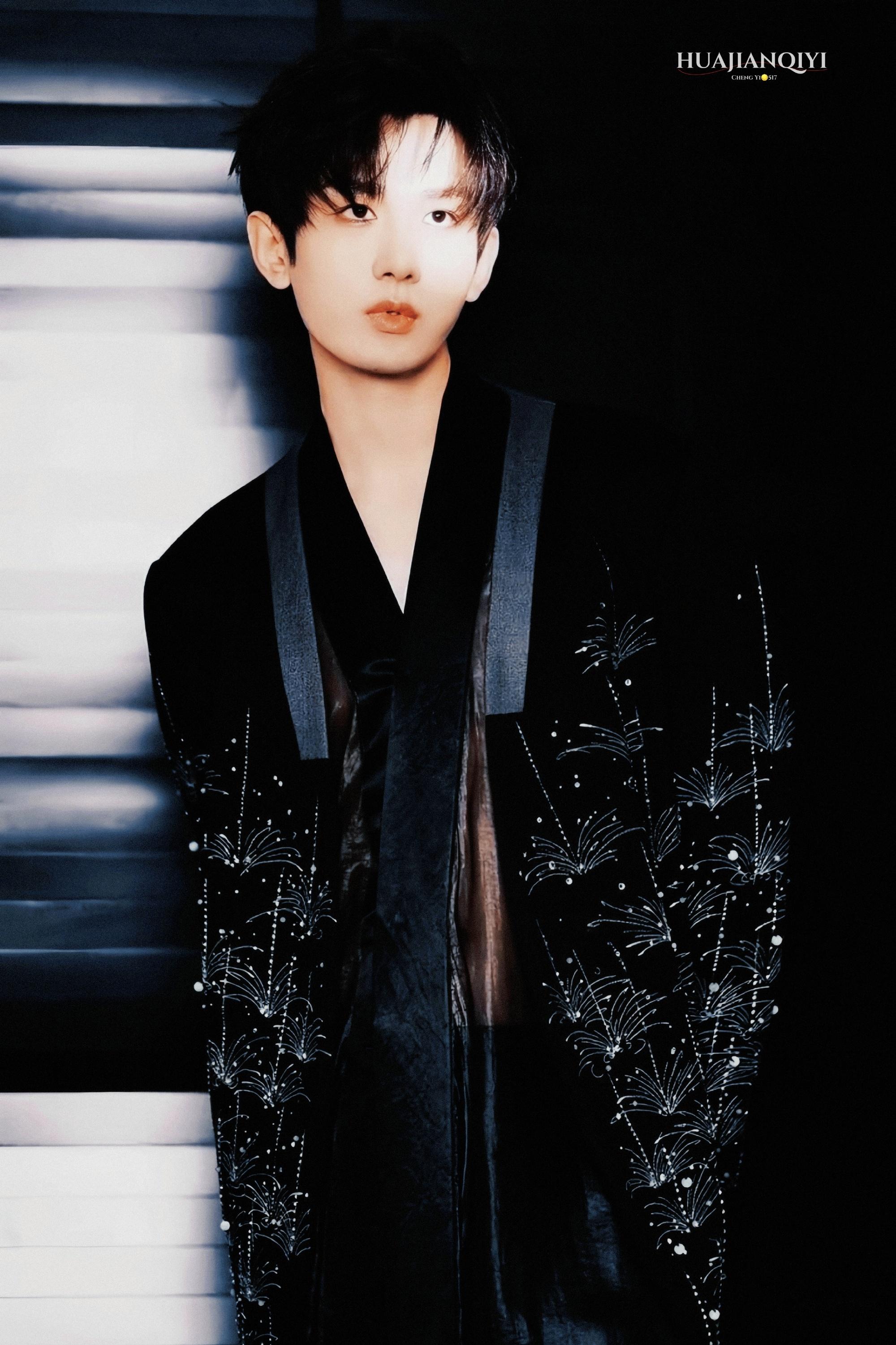 鹿思淇 的想法: 成毅|双十一国风美男 | 静候风起 br>扶摇而上 br> br