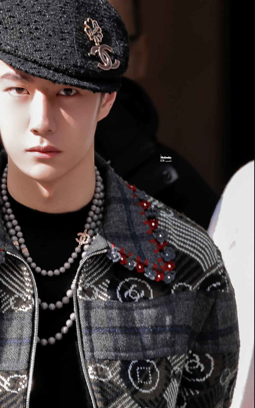 的想法: 把香奈儿女装穿得好看的男明星之前是权志龙,现在是王一博,不