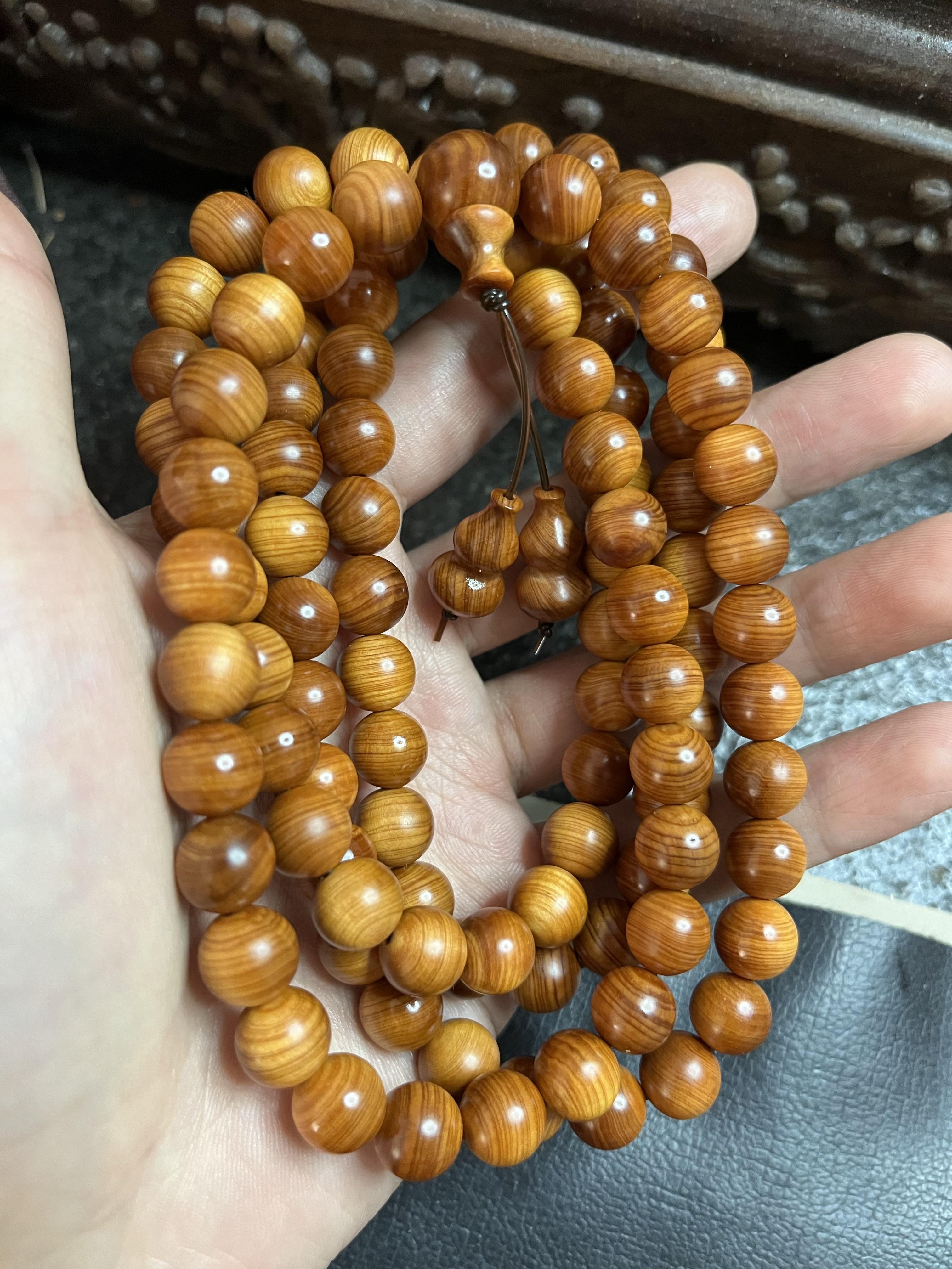 大伟崖柏鉴藏 的想法: 刚刚成品的一条黑油崖柏手串,1