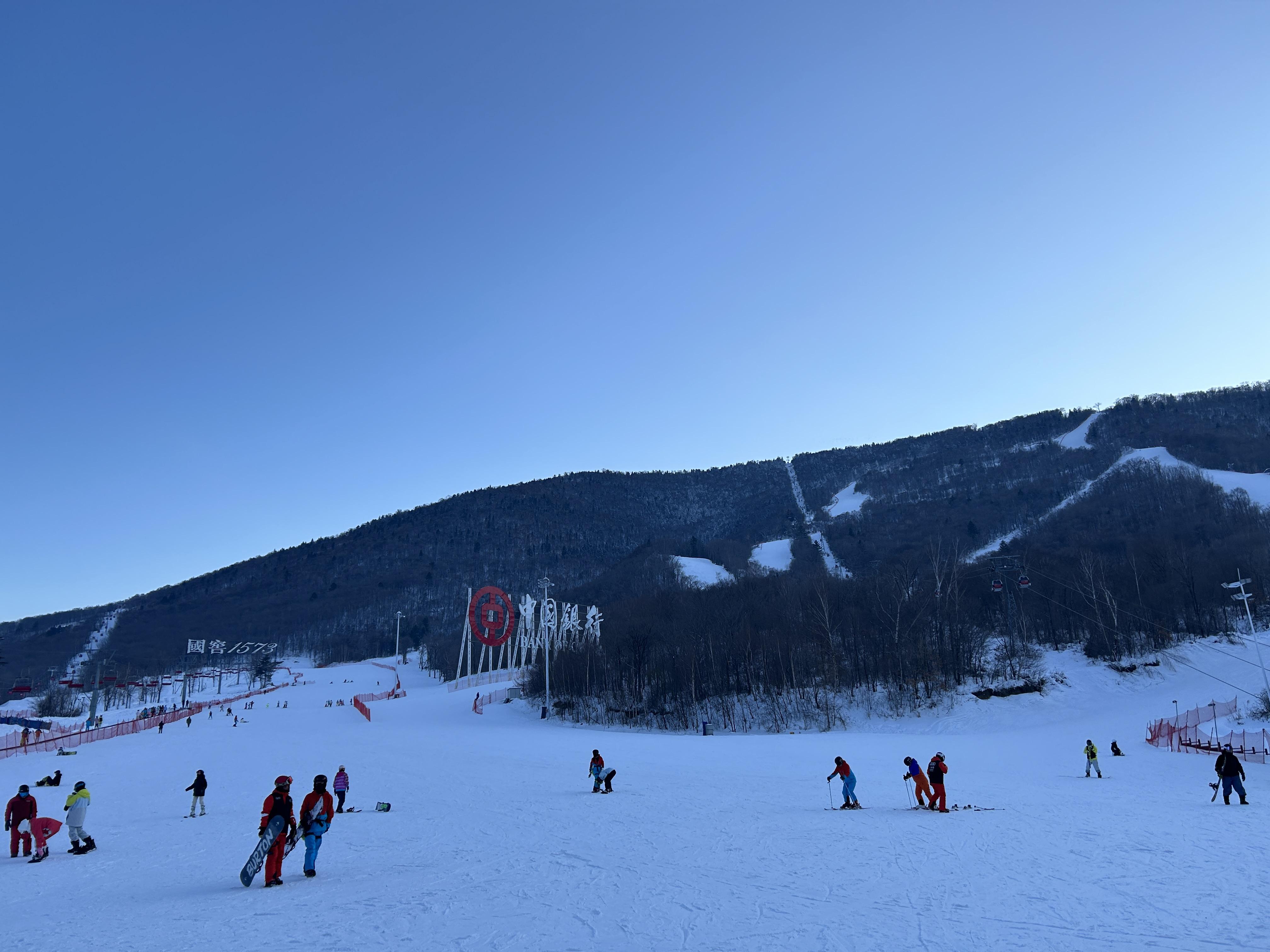 第一次尝试单板就好喜欢,真的很好玩,很累但是很解压.一定要尝试滑雪!