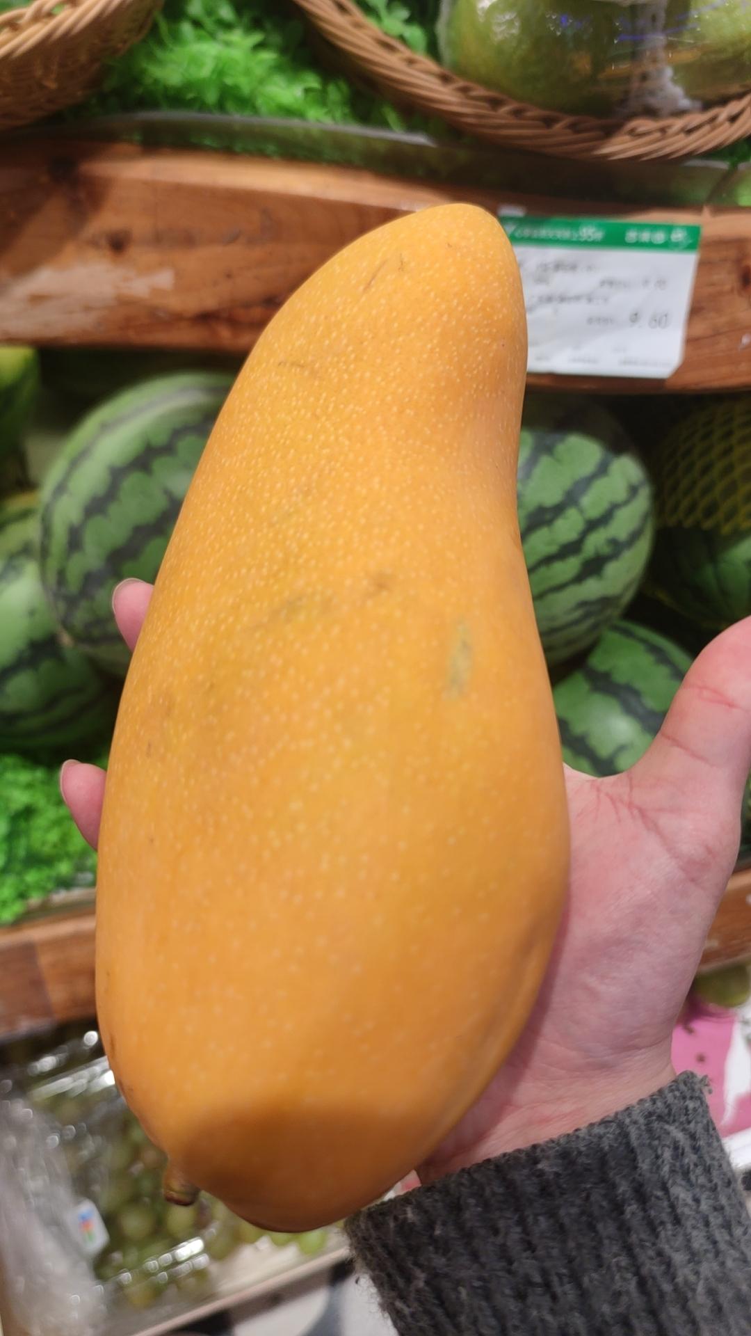 家母常说,芒果湿热,不能多吃.