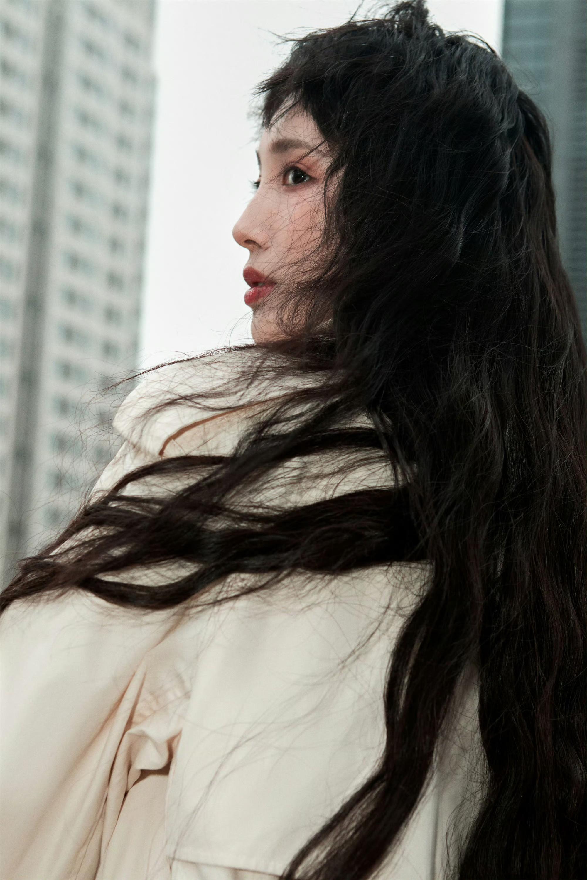 娱乐闪接触 的想法: 王紫璇美图上线,率性不设限!