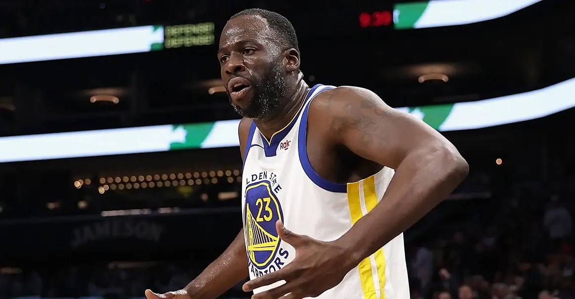 nba官方宣布,因击打太阳中锋努尔基奇面部,勇士前锋德雷蒙德·格林将