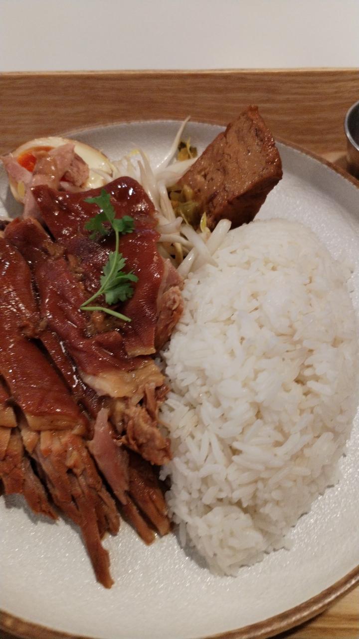 海南辉 的想法: 猪脚饭的多种风格 | 猪脚,猪蹄,猪手,从叫法上猪脚就