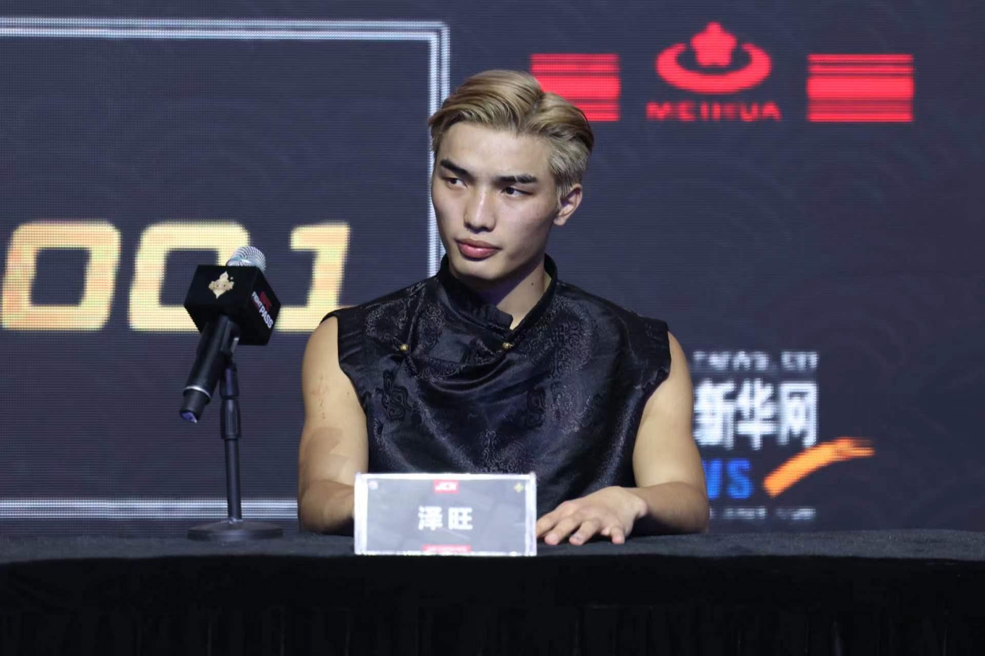 jck战觉城的擂台上充满激情与竞争每个人都在为自己