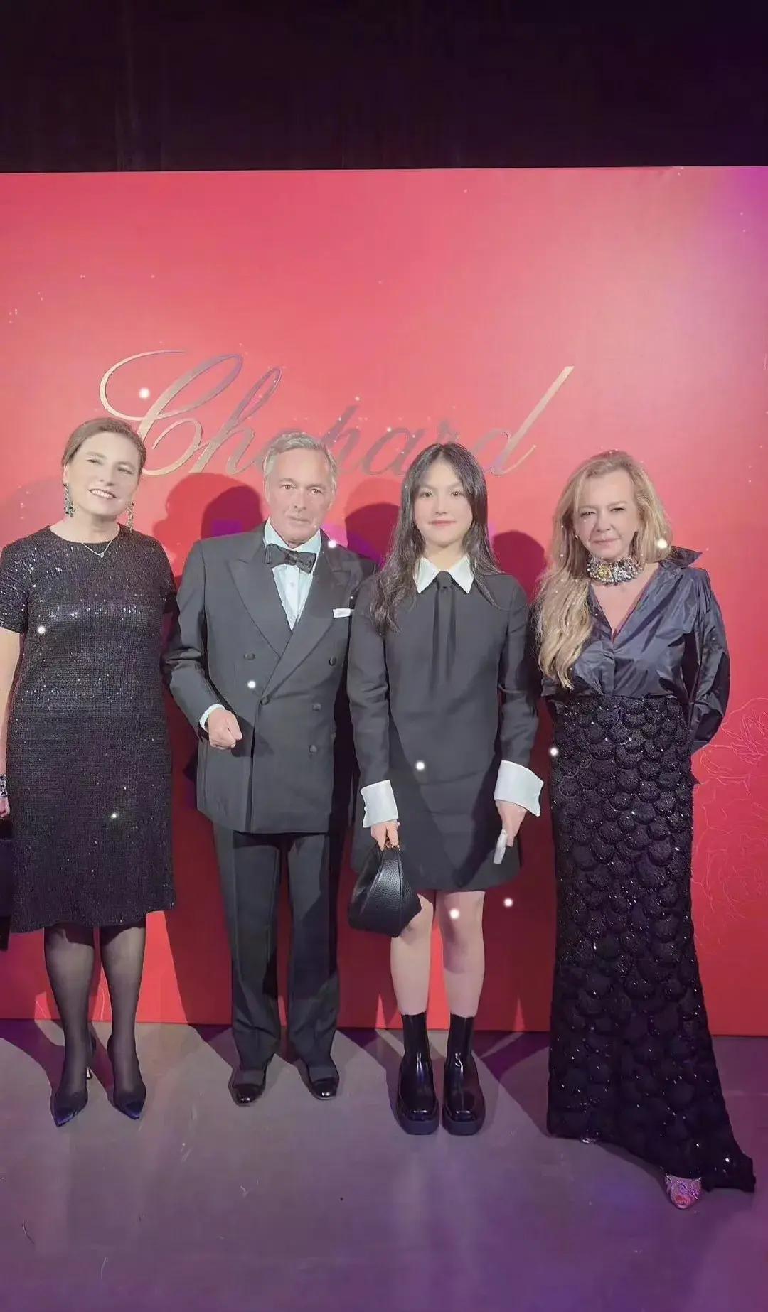 娱乐百家小 的想法: 李湘王岳伦带女儿参加时尚晚宴高颜值 | 近日