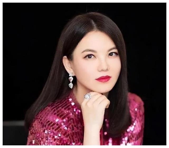 清冷茶茶 的想法: 湖南妹子李湘惊艳"变身":47岁重返颜值巅峰,自律让