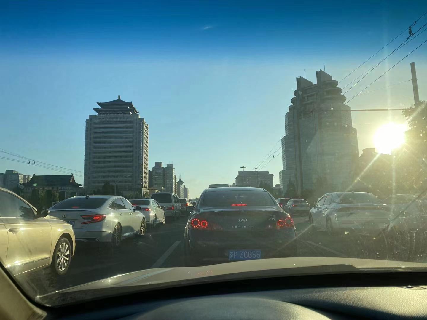 卷起来 的想法: 每天早上奔波在堵车的路上,去了公司看到旁边不劳而获