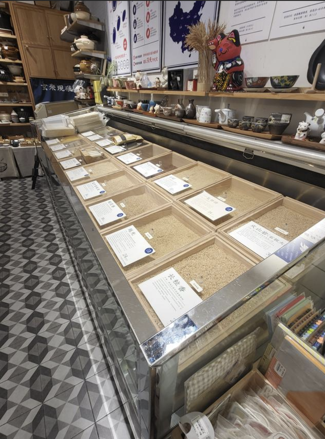 老易侃品牌 的想法: 深圳湾万象城这家米店靠啥生存下来的?