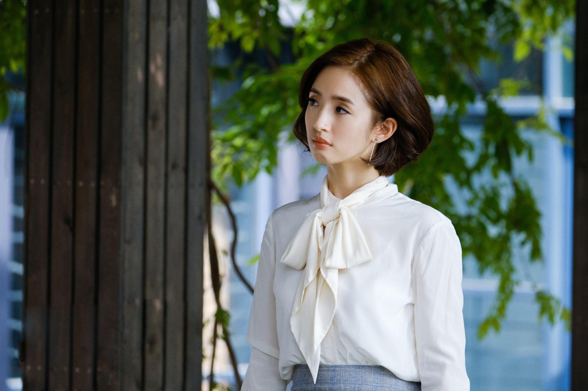 林依晨坚持梦想不畏母愿4月16日林依晨因坚持演艺梦想登上热搜她坦言