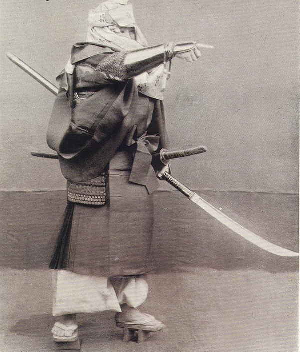 本愿寺教团与其他佛教组织不同,因为由开山祖师传下来的「带妻」制度