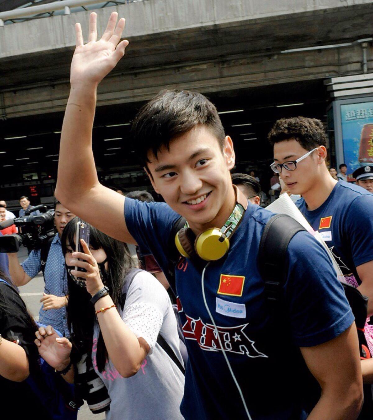 怎样评价宁泽涛的长相