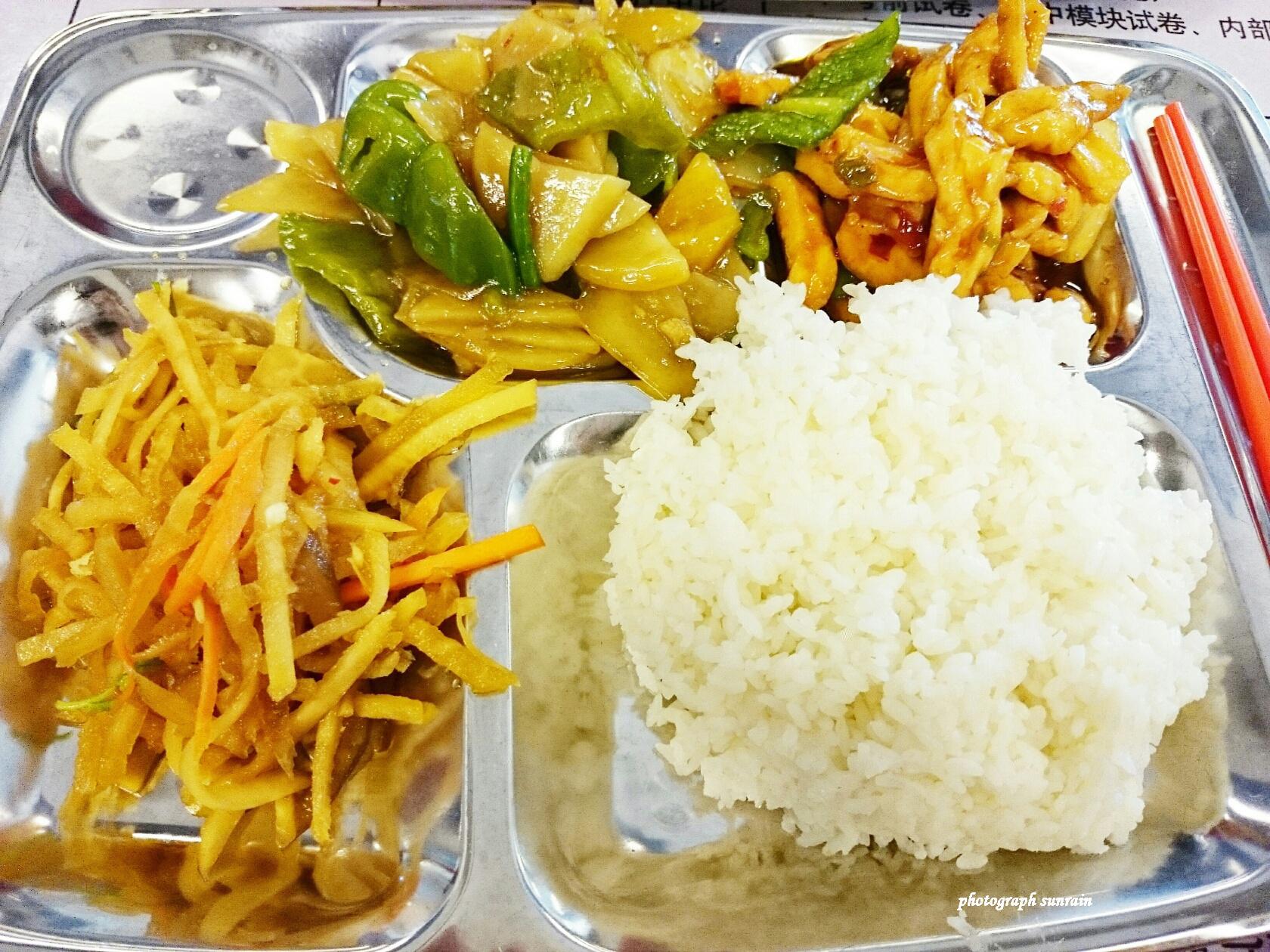 学校食堂的饭菜好吃是种怎样的体验?