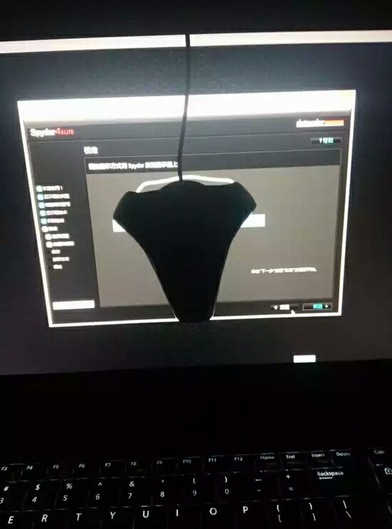 笔记本屏幕偏黄,颜色校准好使,但是是暂时的。