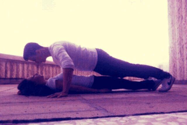 有什么情侣间玩的小游戏(现实中)有点小暧昧小