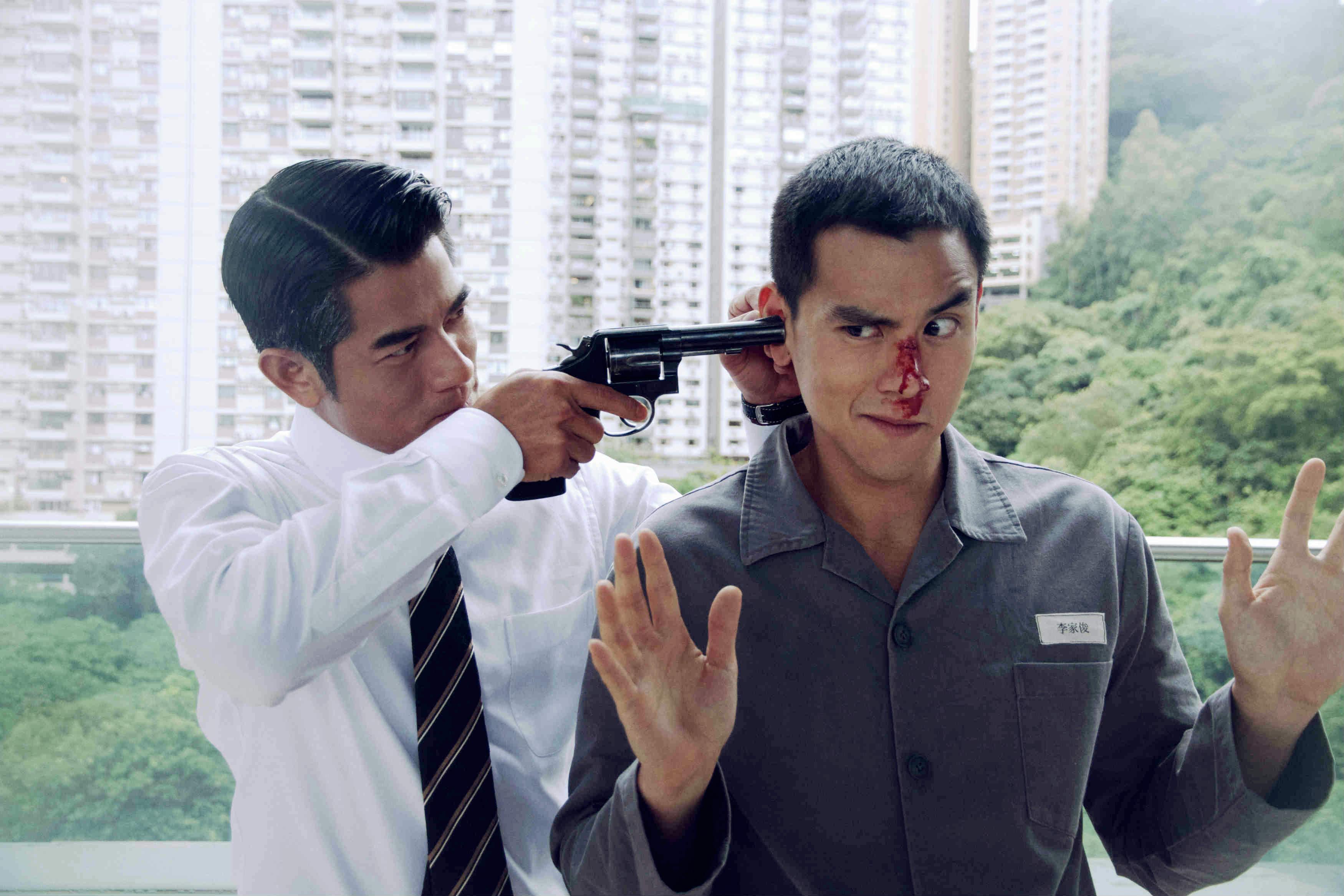 看这彪悍的小眼神,啊啊啊啊,我要疯掉了,报告长官,这个坏人在勾引我!