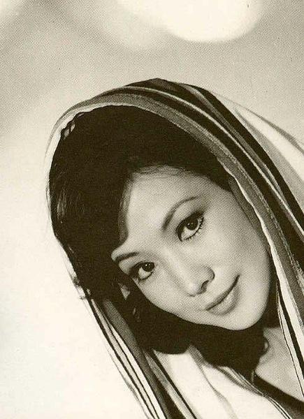 香港电影黄金期女星的演绎为何都美得格外有韵味?