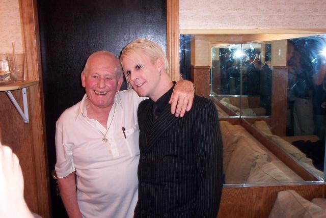 和kerry king和sebastian bach(skid row主唱,当年的帅气小男生,如今