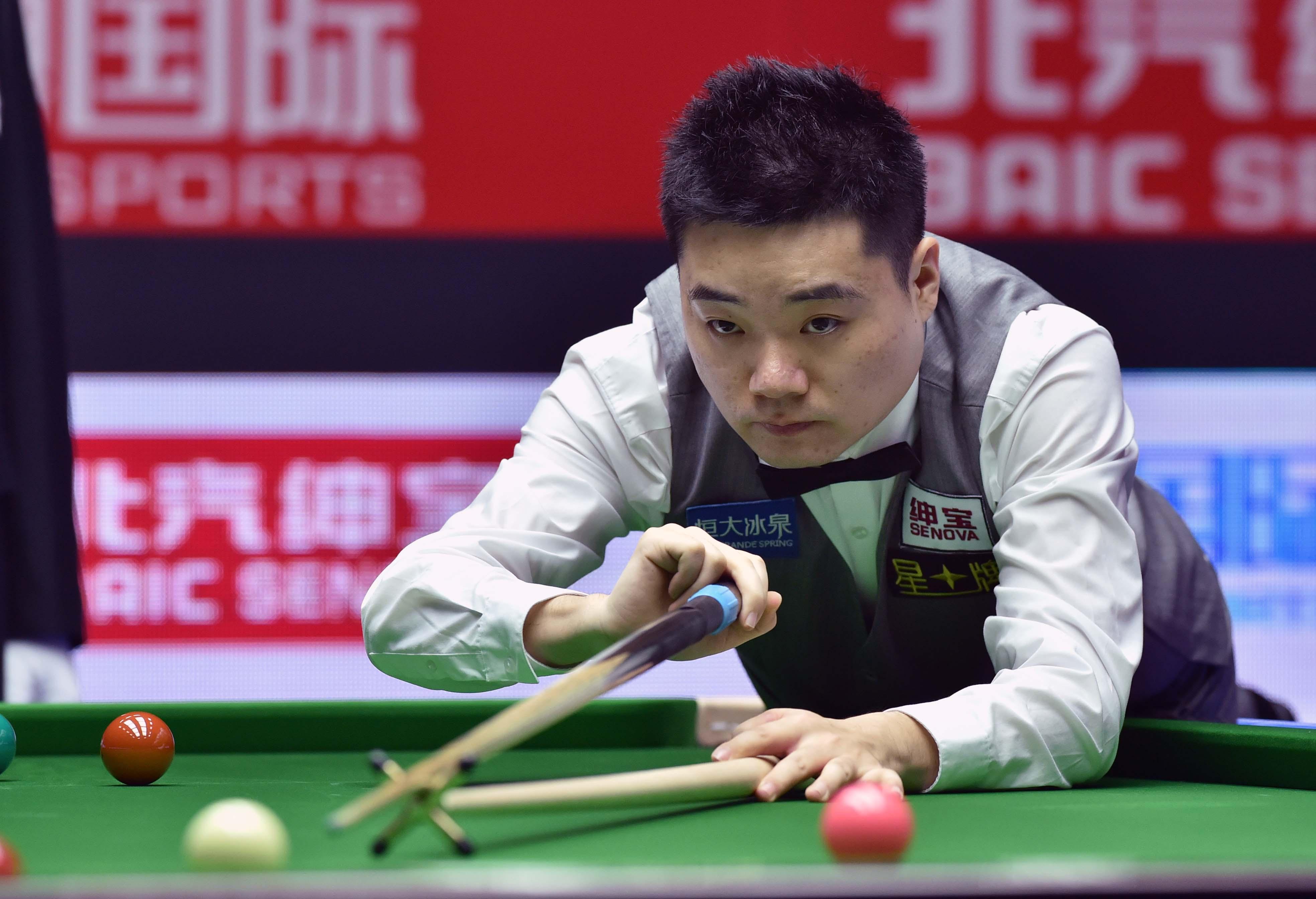 丁俊晖的父亲丁文钧为了将孩子打造成冠军,自己开了台球室,10年内花掉