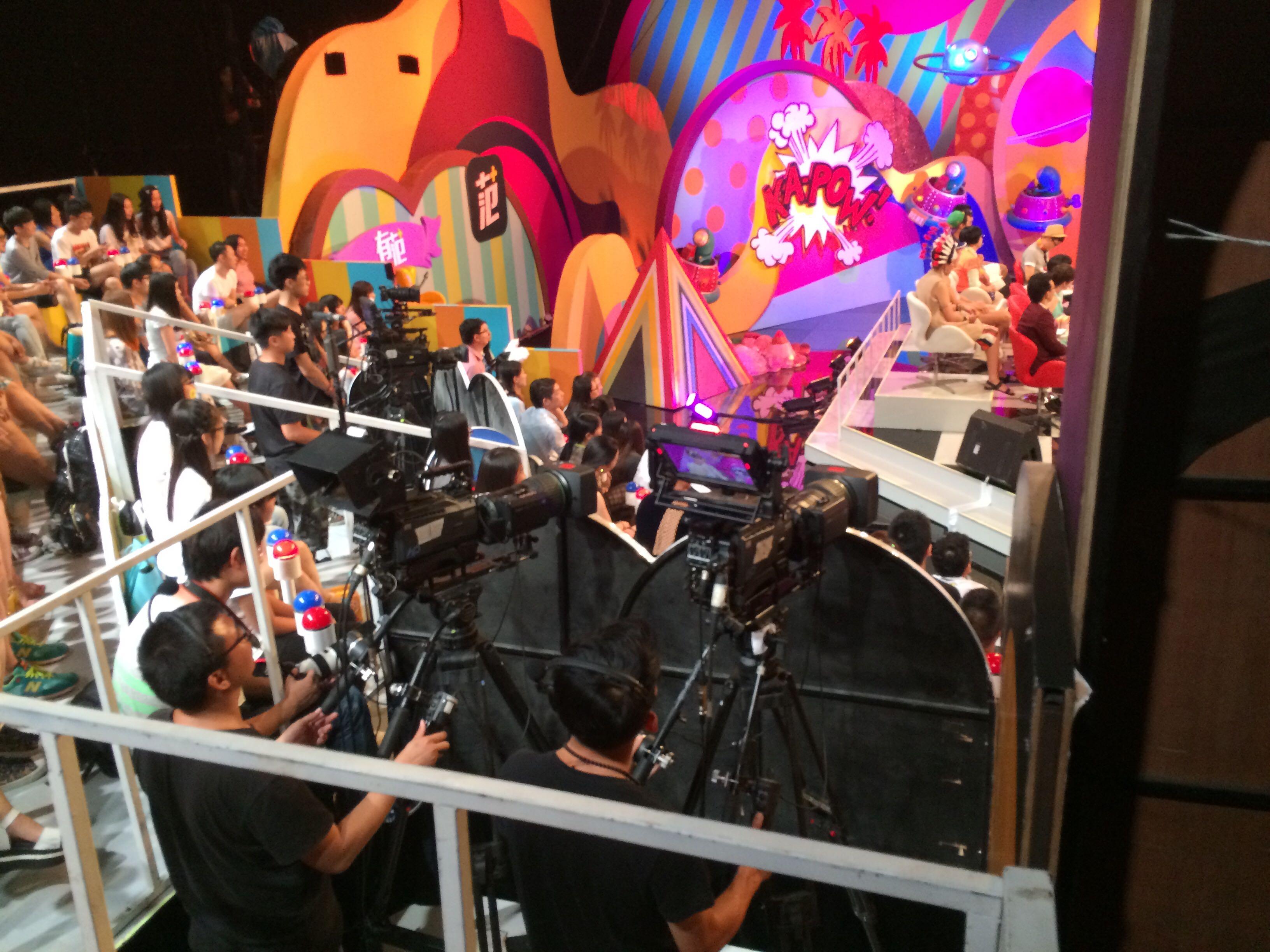 《奇葩说》今晚未准时播出,好奇通常网络节目从录制到播出的步骤是