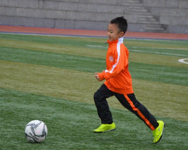 武汉哪里有比较专业的7岁孩子的少儿足球培训