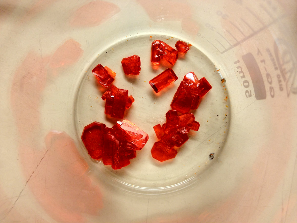 而且觉得它变色变的特别干脆……不像石蕊酚酞甲基橙什么的.