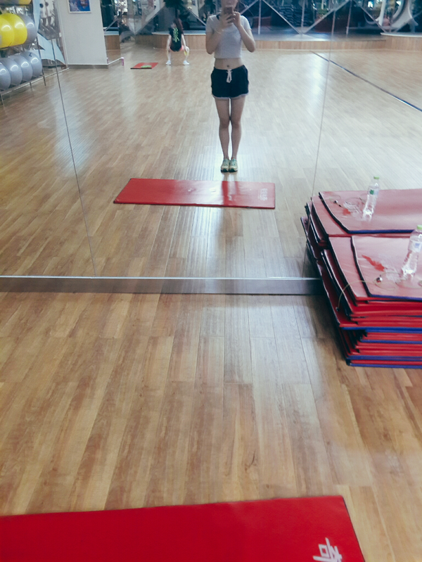 怎么看待朋友圈健身男发裸上身自拍?