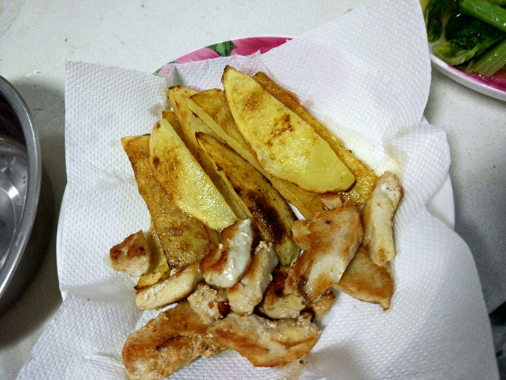 身小白,上半身肌肉少得可怜,请了一个月私教,基