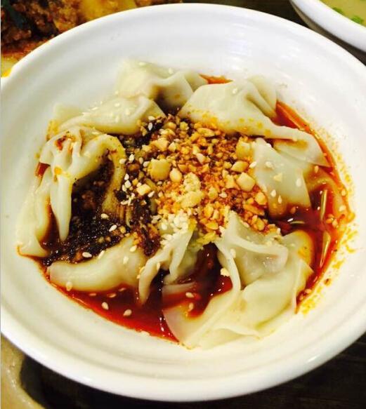 2,红油抄手看到菜单第一眼,我就懵逼了,之前在北京的吃过重庆小面只有