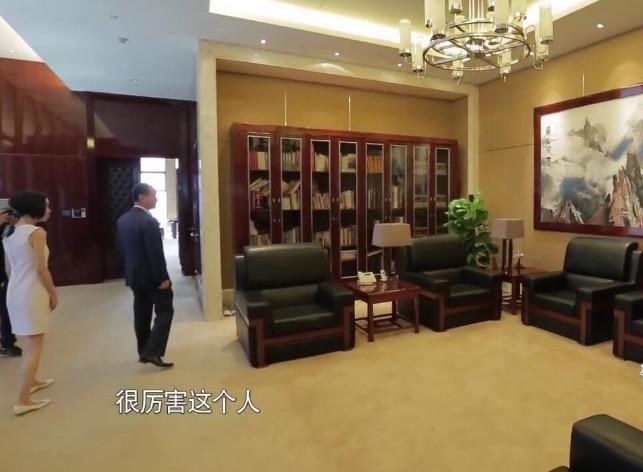王健林小目标走红总裁办公室瞬间曝光