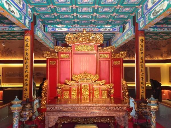 在故宫建筑群里,相当于太和殿的作用,主要用于朝会,处理政务,接见王公
