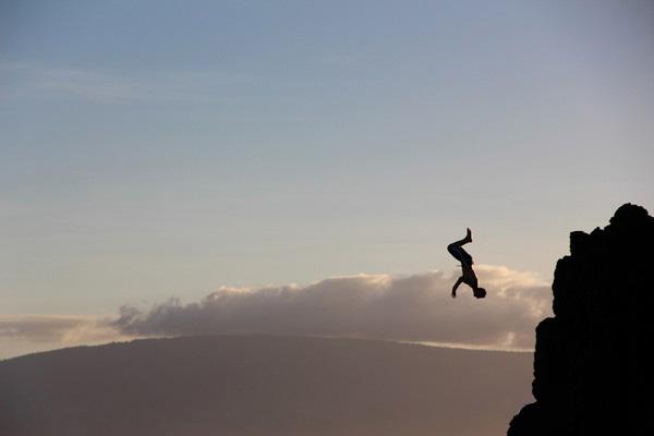跳下悬崖在下降过程中组装飞机丕丕基动态管理