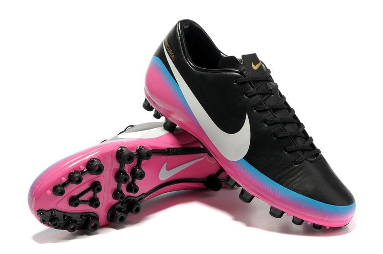 业余踢球的如何挑选足球鞋,有哪些经典款式值