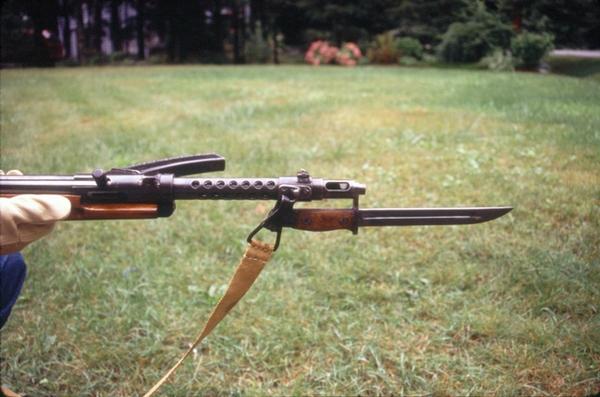 现代的步枪是不是取消了刺刀枪上的刺刀是什么原因逐渐被淘汰了