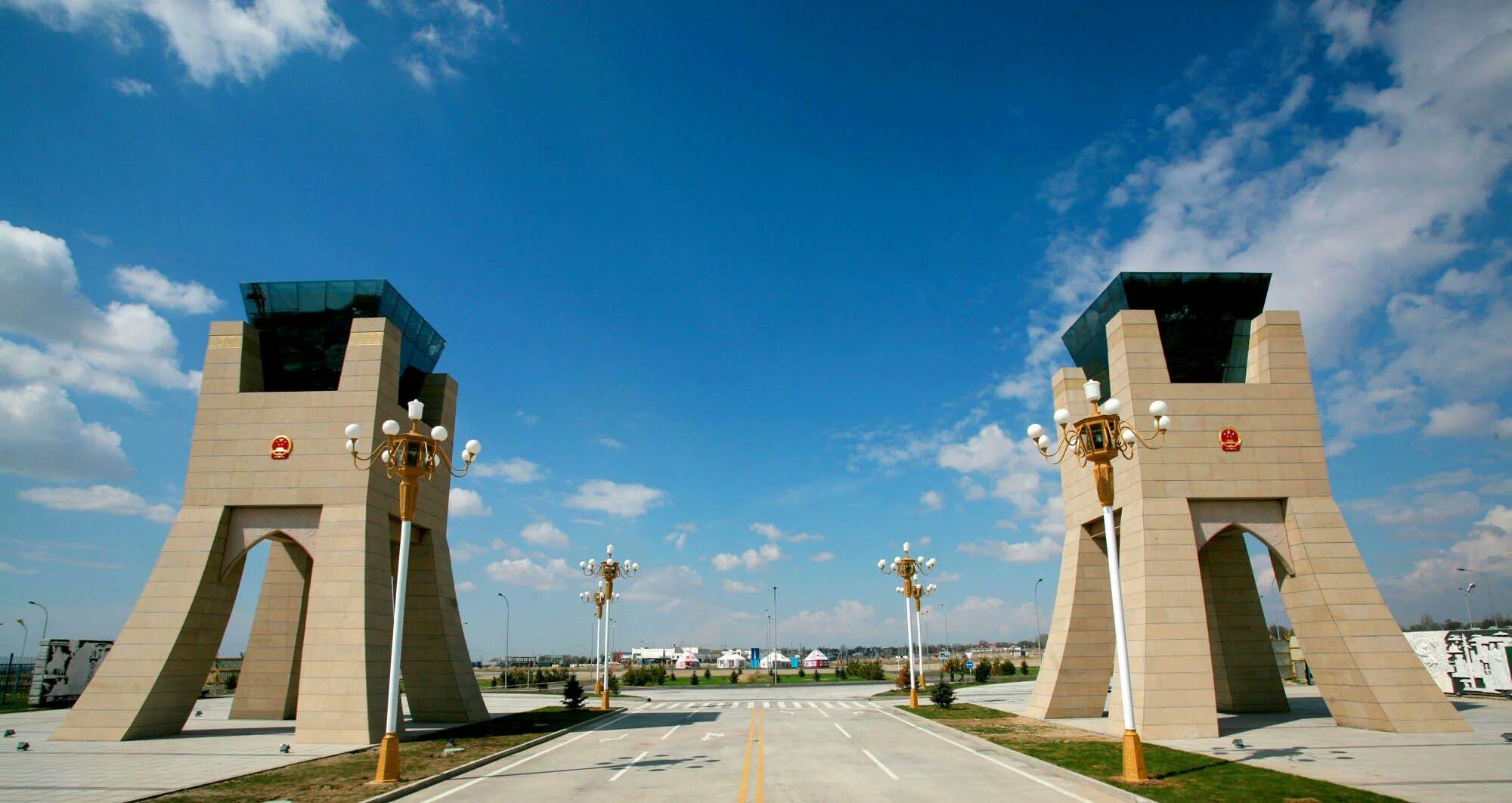 带你去趟新疆霍尔果斯口岸