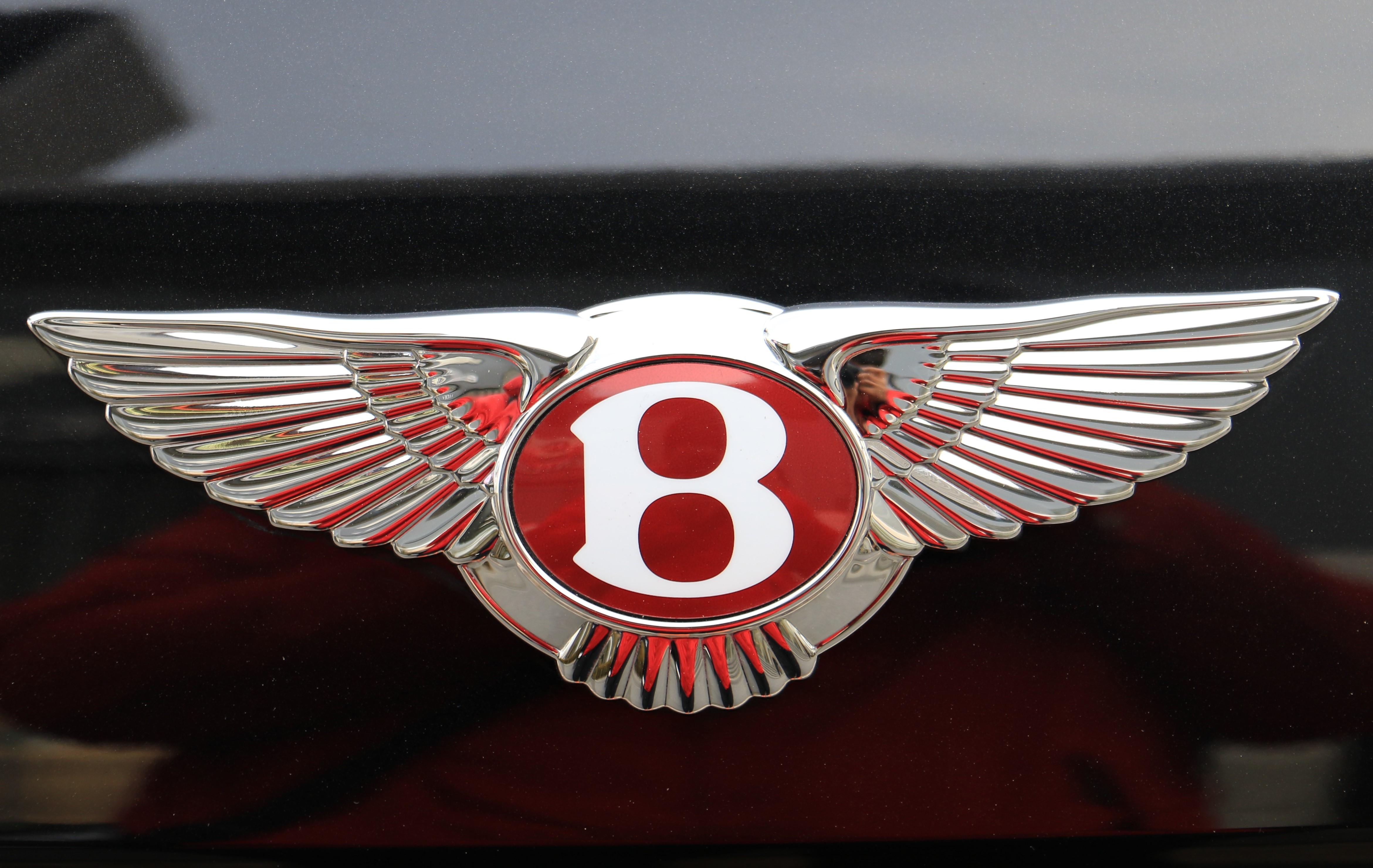 侧面的b字装饰件取材于1958年宾利s1欧陆飞驰的车头立标.