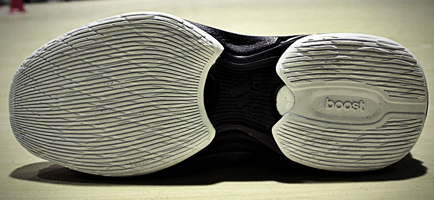 足球鞋鞋底花纹篮球鞋鞋底花纹羽毛球鞋鞋底花纹各针对该运动类型作了