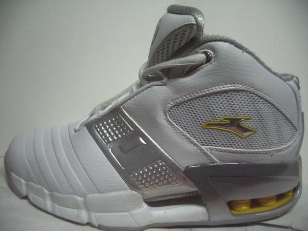 cba雷速是中国篮球协会唯一授权使用"cba"作为品牌名