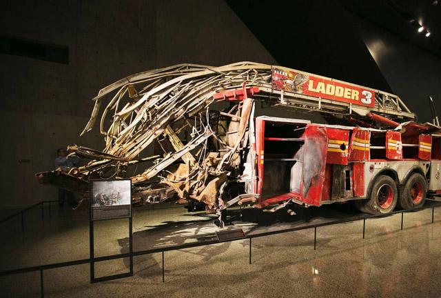 博物馆举行媒体预展,图为世贸中心北楼倒塌时遭严重损毁的纽约消防局