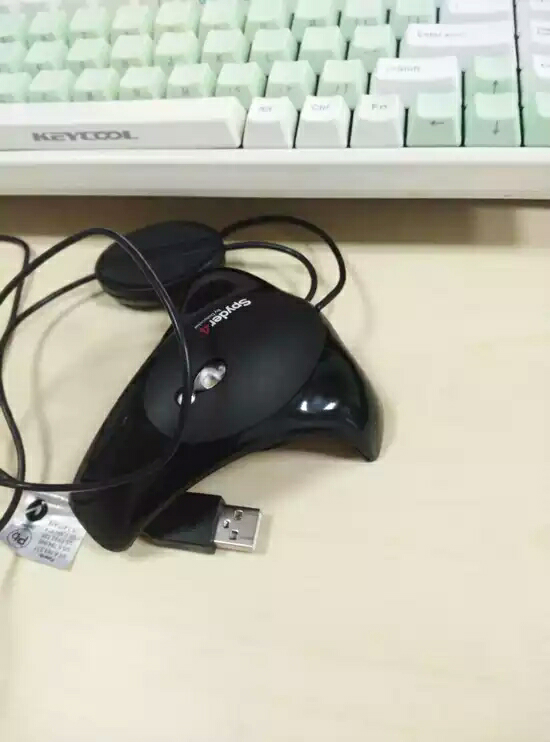 笔记本屏幕偏黄,颜色校准好使,但是是暂时的。