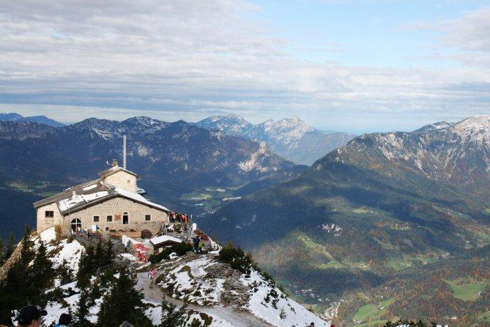 小胡子的鹰巢算么  显示全部