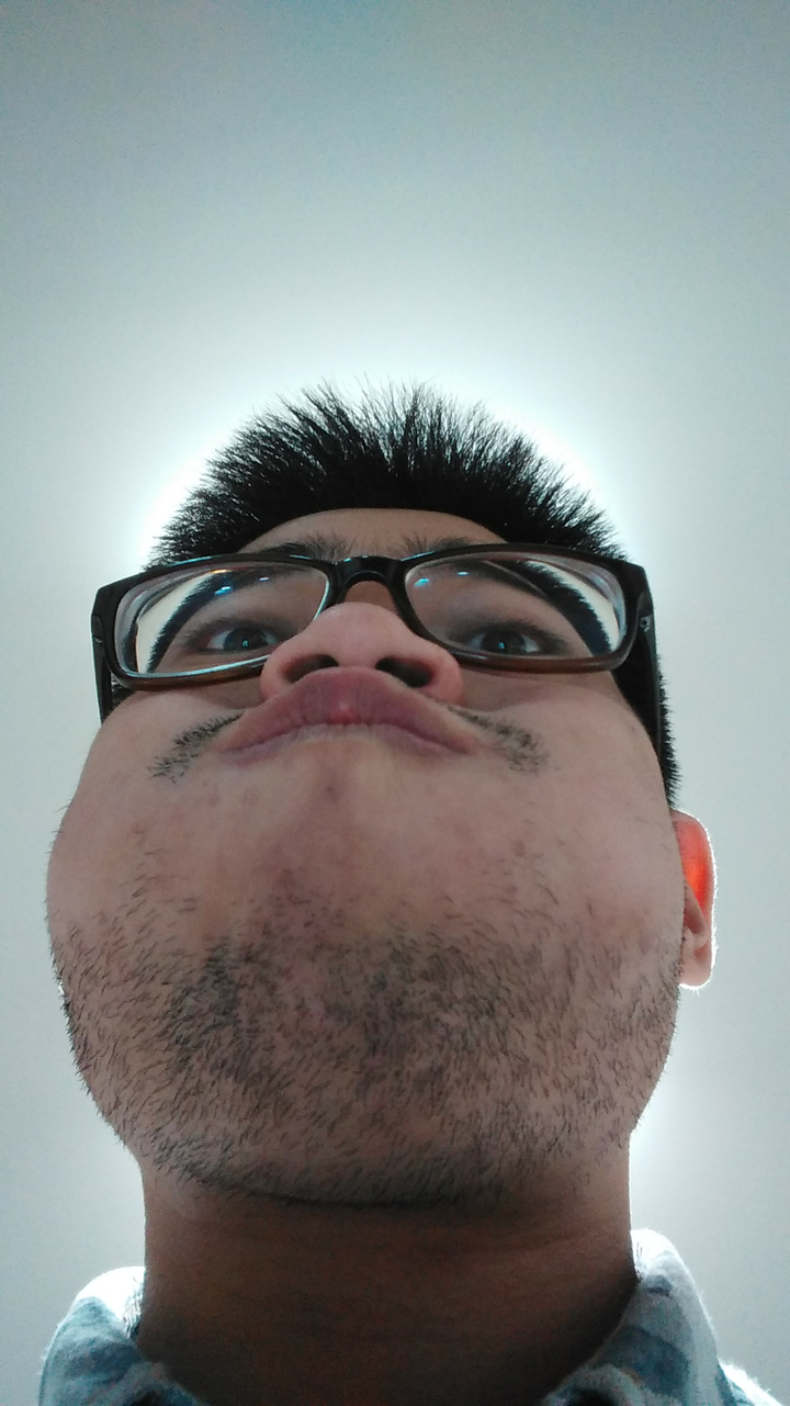 怎么拍出好看的仰角角度的大饼脸照