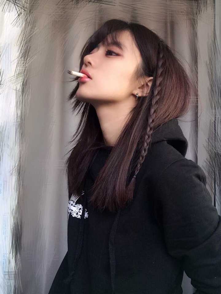 悄悄跟你说 我有一个很不正经却很酷的公号