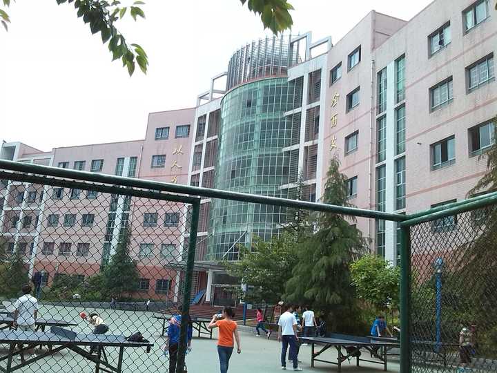 在遵义县第一中学就读是一种怎样的体验?