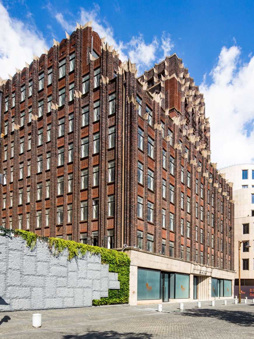 上海外滩的每个建筑都有哪些故事?