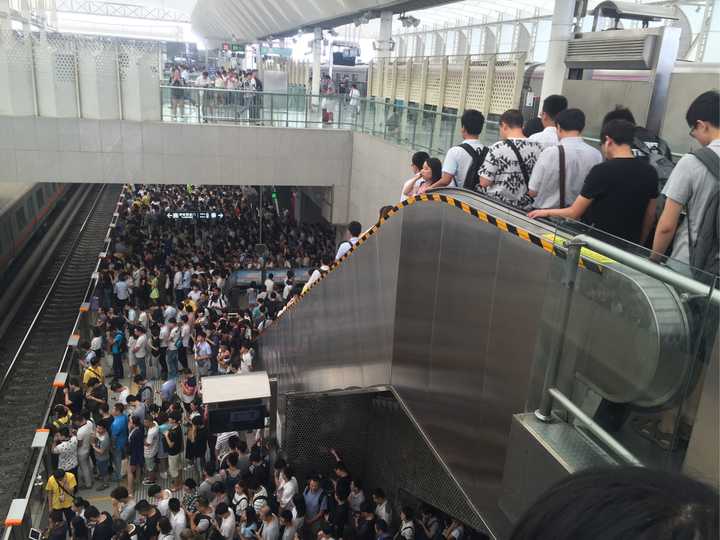 将要搬去西二旗,请教各位上班几点乘地铁不被挤怀孕,早七点如何?