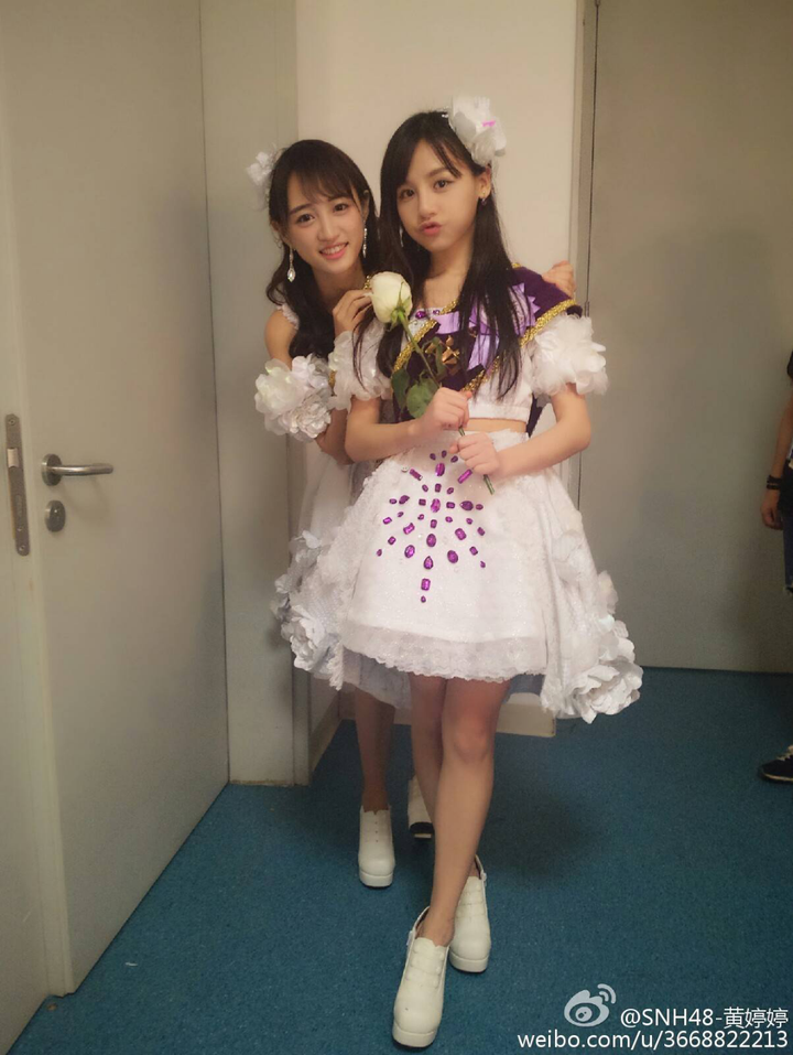 觉得黄婷婷好看,直到后来看了公演和饭拍后认识了曾艳芬